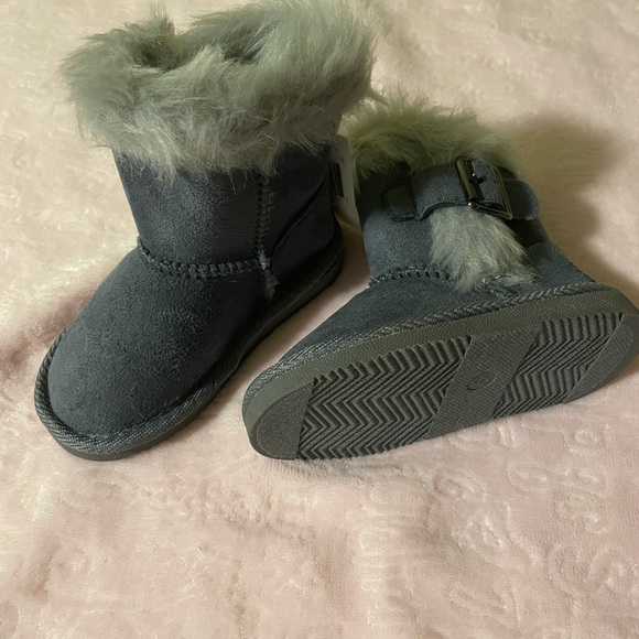 Revolution gray winter boots size 6 - Picture 2 of 7